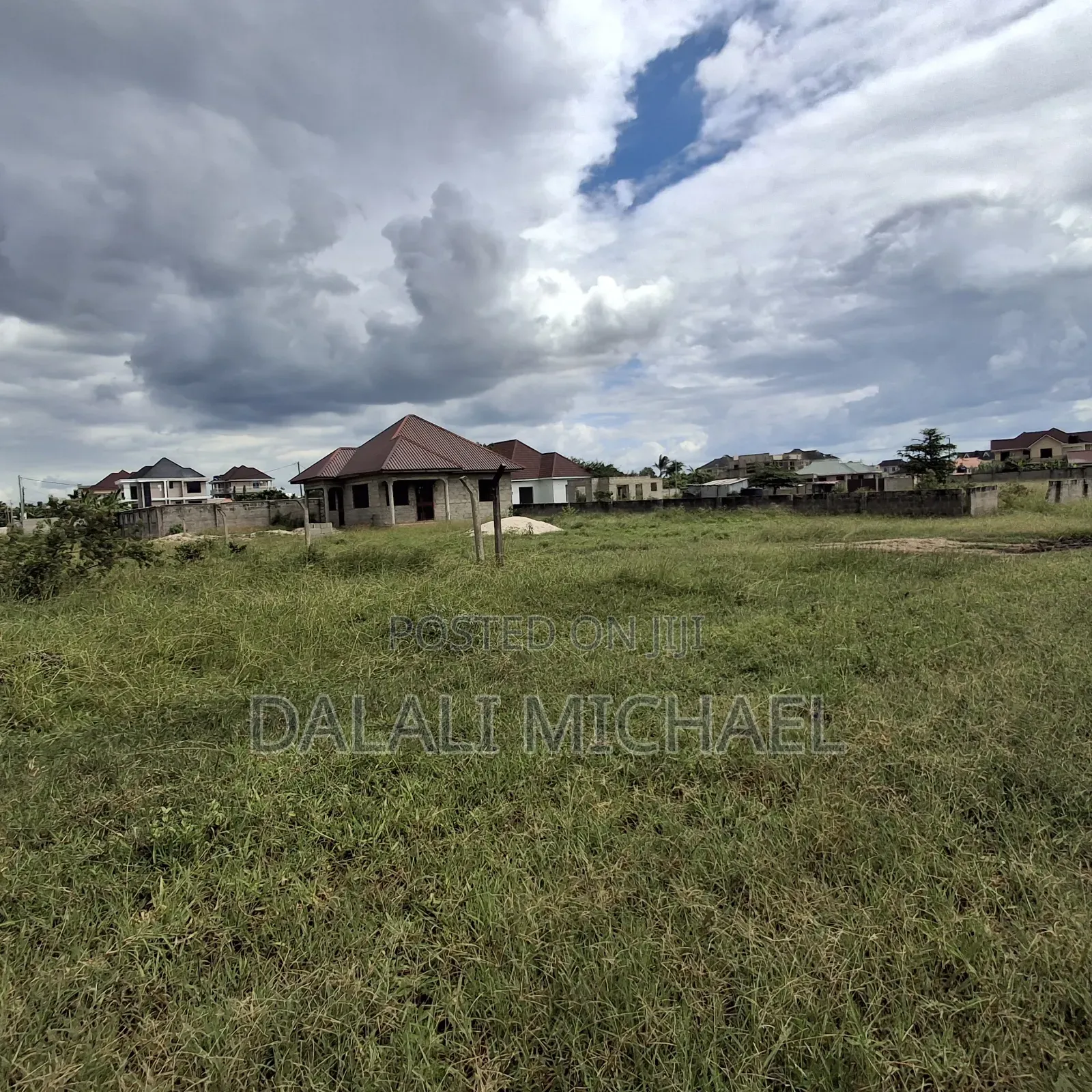 Kiwanja Kinauzwa Mbweni JKT in Mbweni