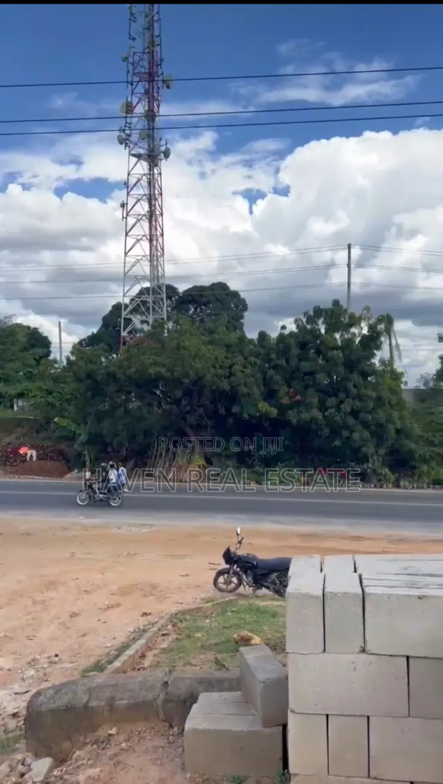 Kiwanja Kinatizama Main Road Kinauzwa Bunju in Bunju