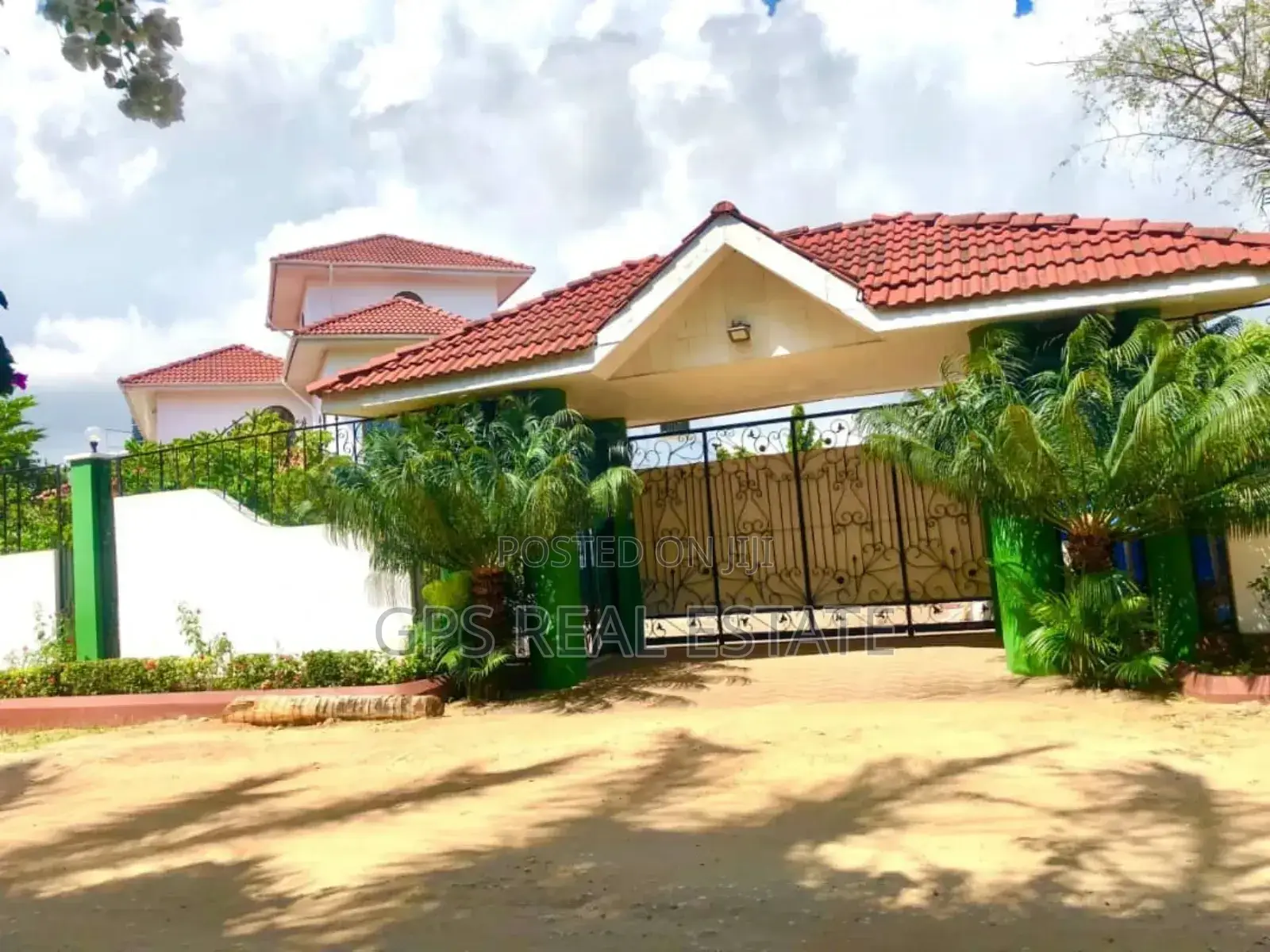 6bdrm Maisonette in Kunduchi, Kinondoni for sale in Kinondoni