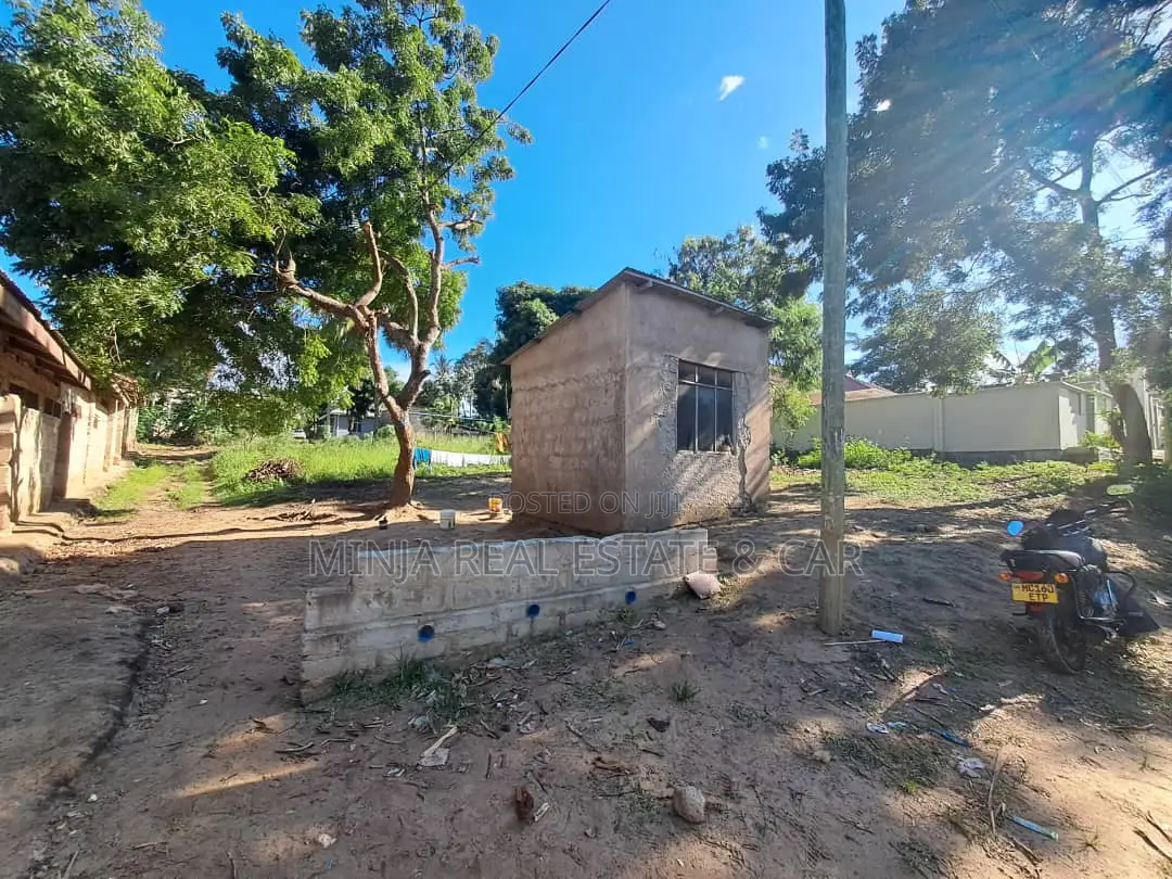 Kiwanja Kinauzwa Madale in Goba