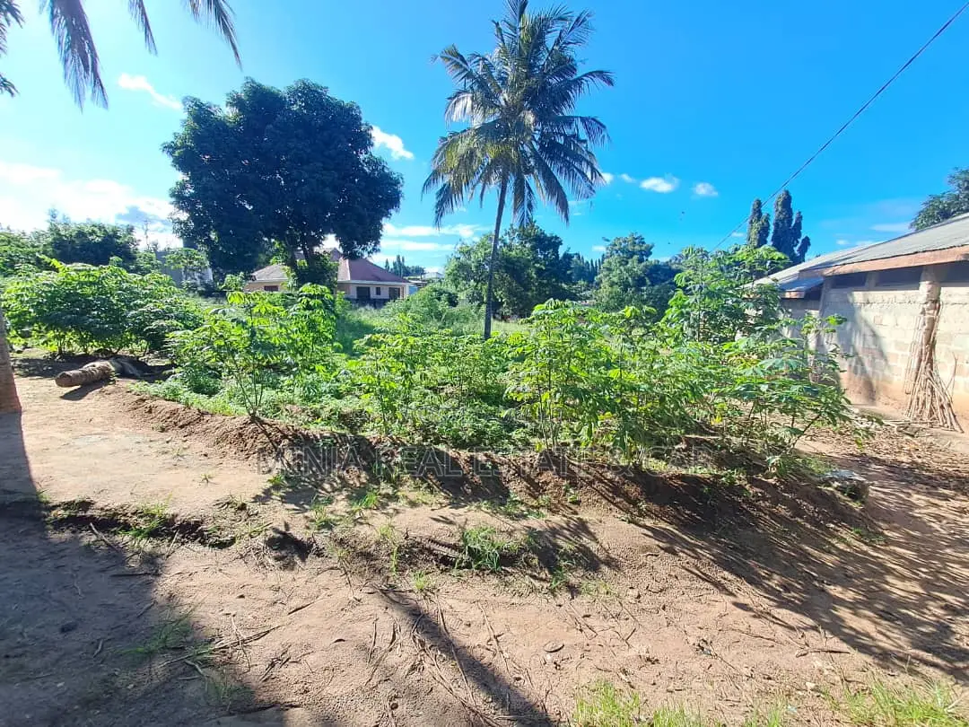 Kiwanja Kinauzwa Madale in Goba