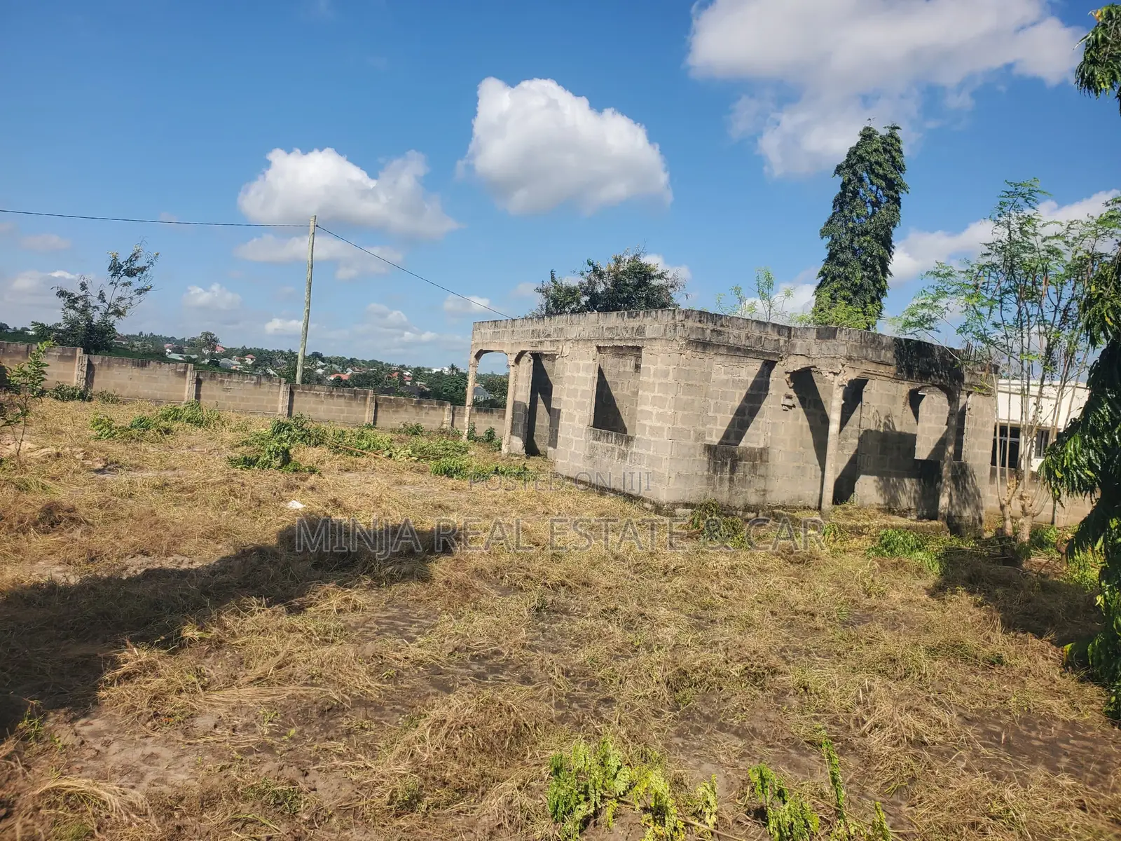 Kiwanja Chenye Pagale Kinauzwa Madale Mivumoni in Goba