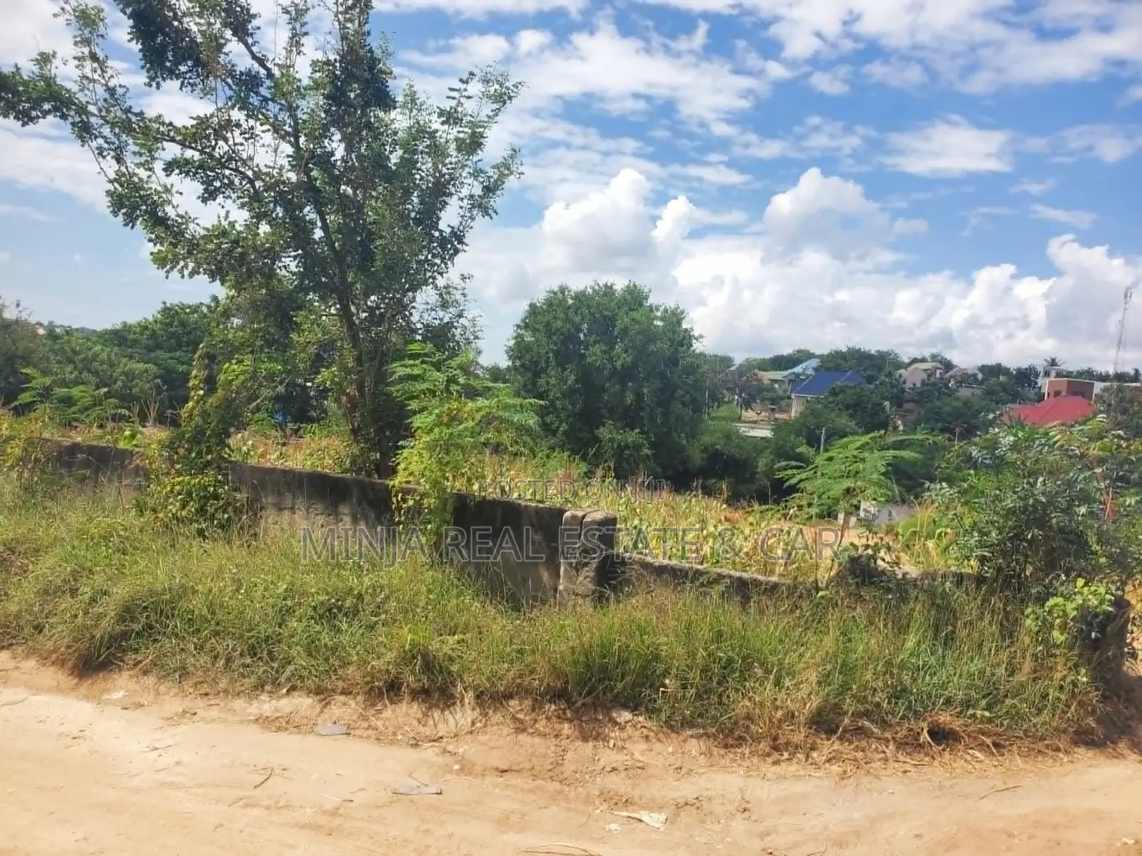 Kiwanja Kinauzwa Madale Kwa Mzungu in Goba