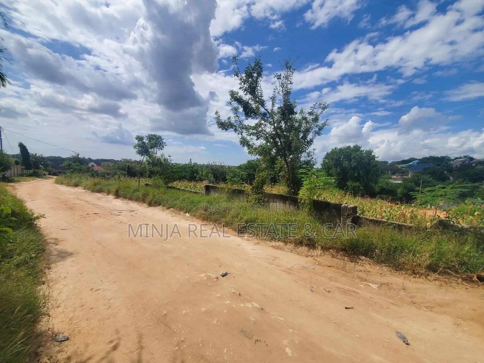 Kiwanja Kinauzwa Madale Kwa Mzungu in Goba