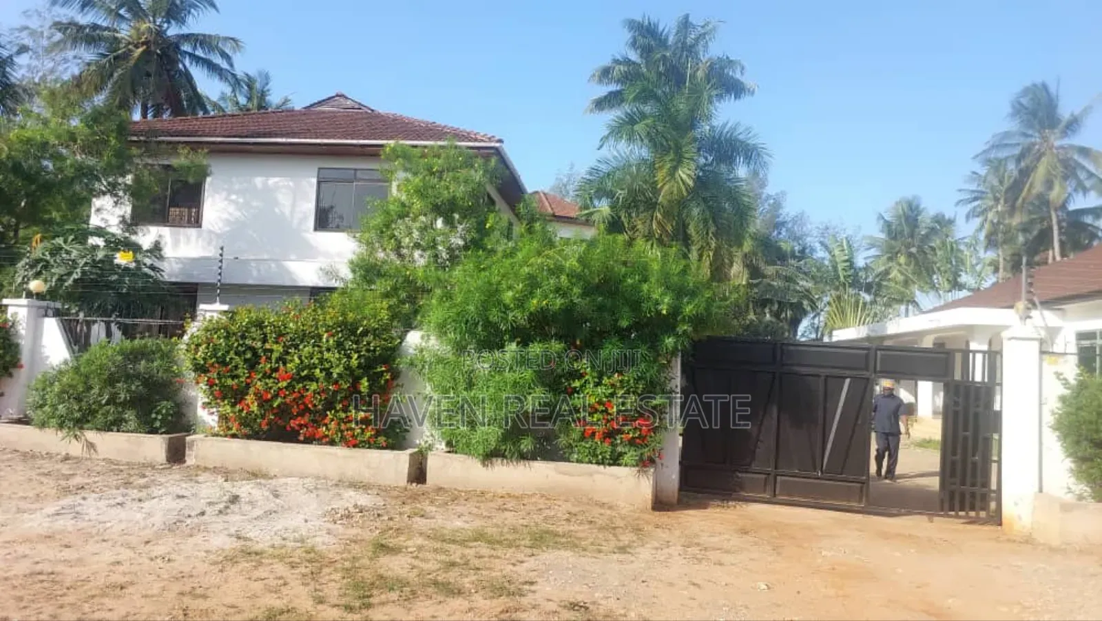 8bdrm House in Mbezi Beach for sale in Mbezi Beach