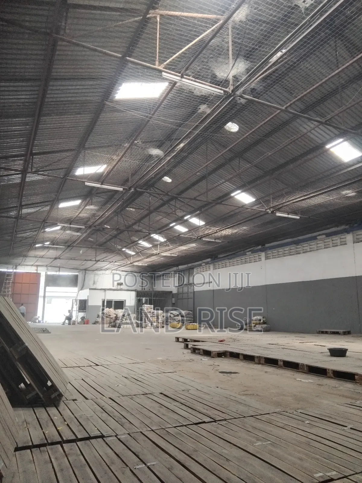 Warehouse/ Godown SQM 550 in Ilala