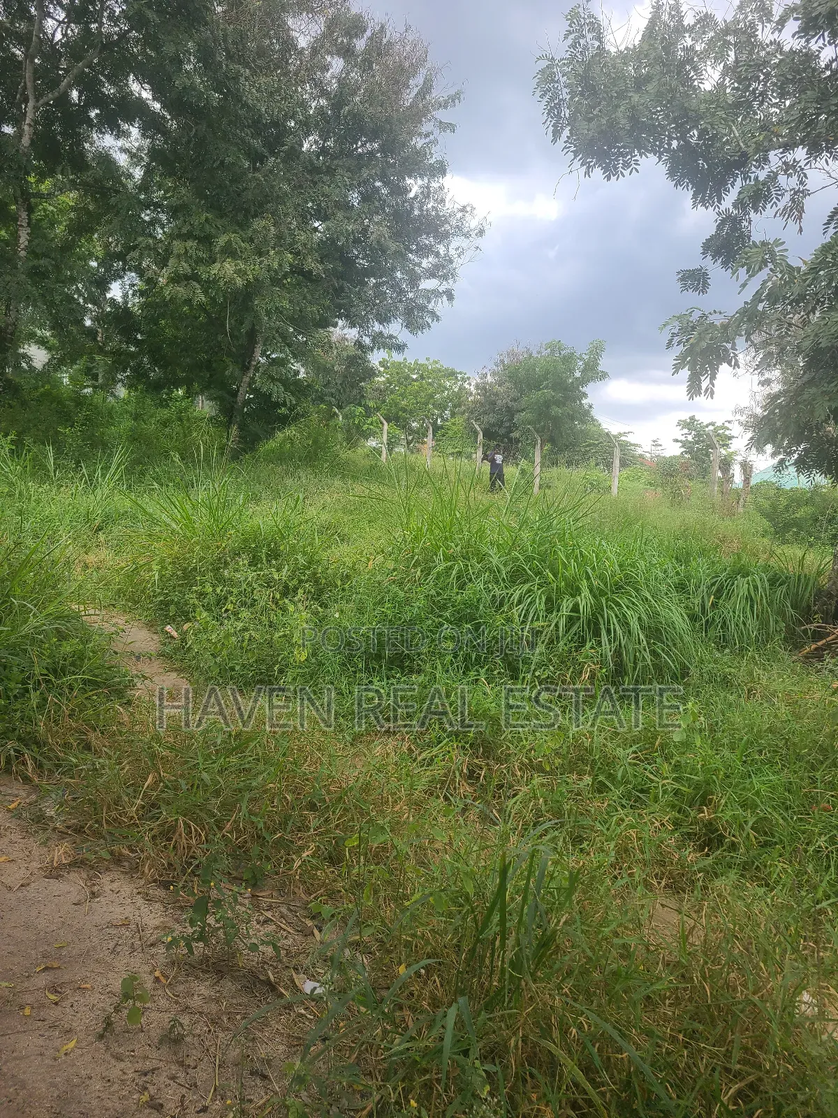 Kiwanja Kinauzwa Makongo Juu in Kinondoni