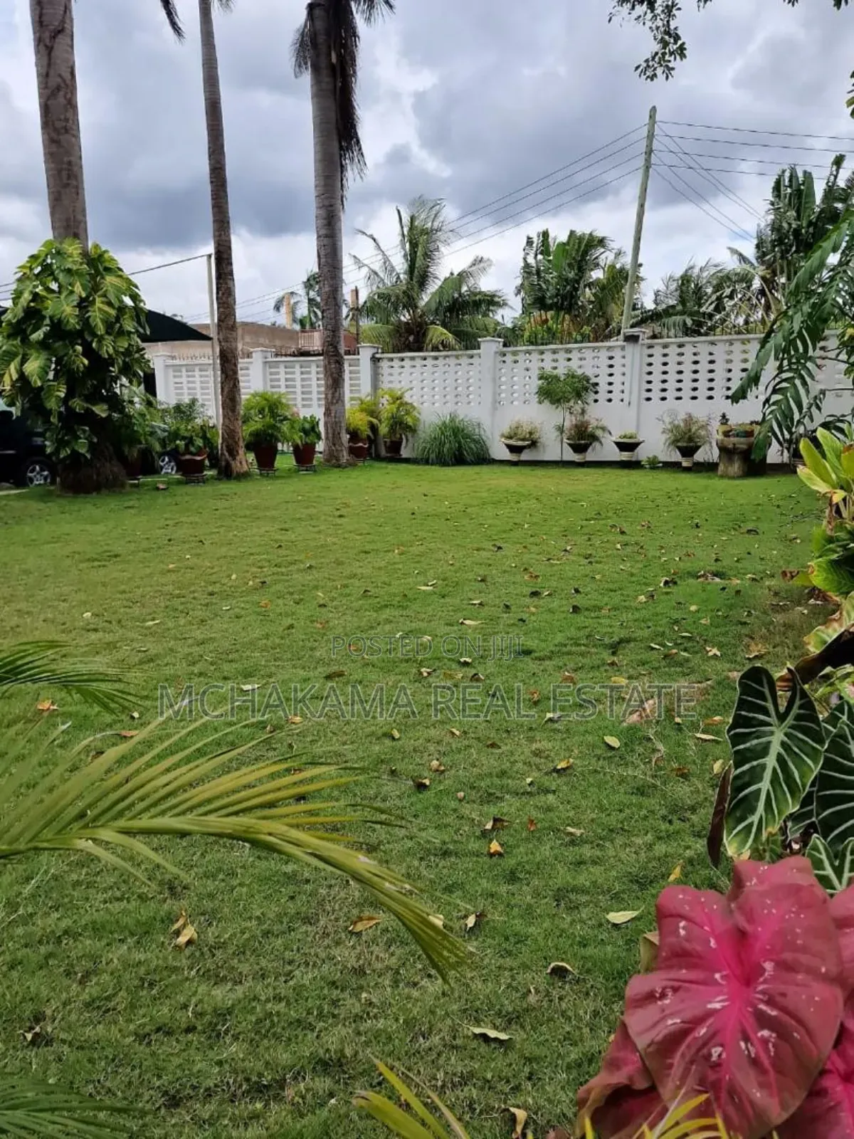 4bdrm Block of Flats in Yusuph Mchakama, Mbezi Beach for sale in Mbezi Beach