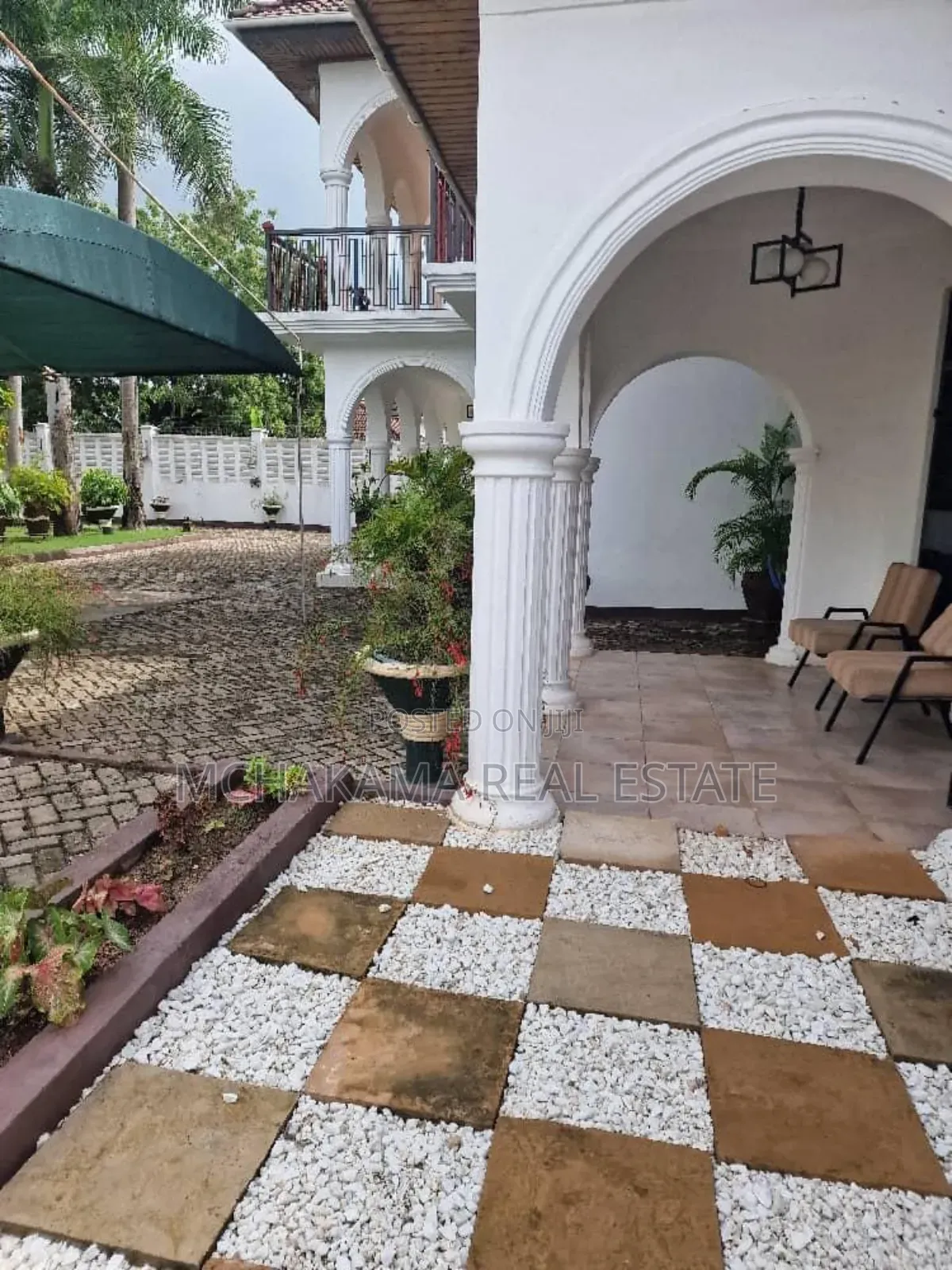4bdrm Block of Flats in Yusuph Mchakama, Mbezi Beach for sale in Mbezi Beach