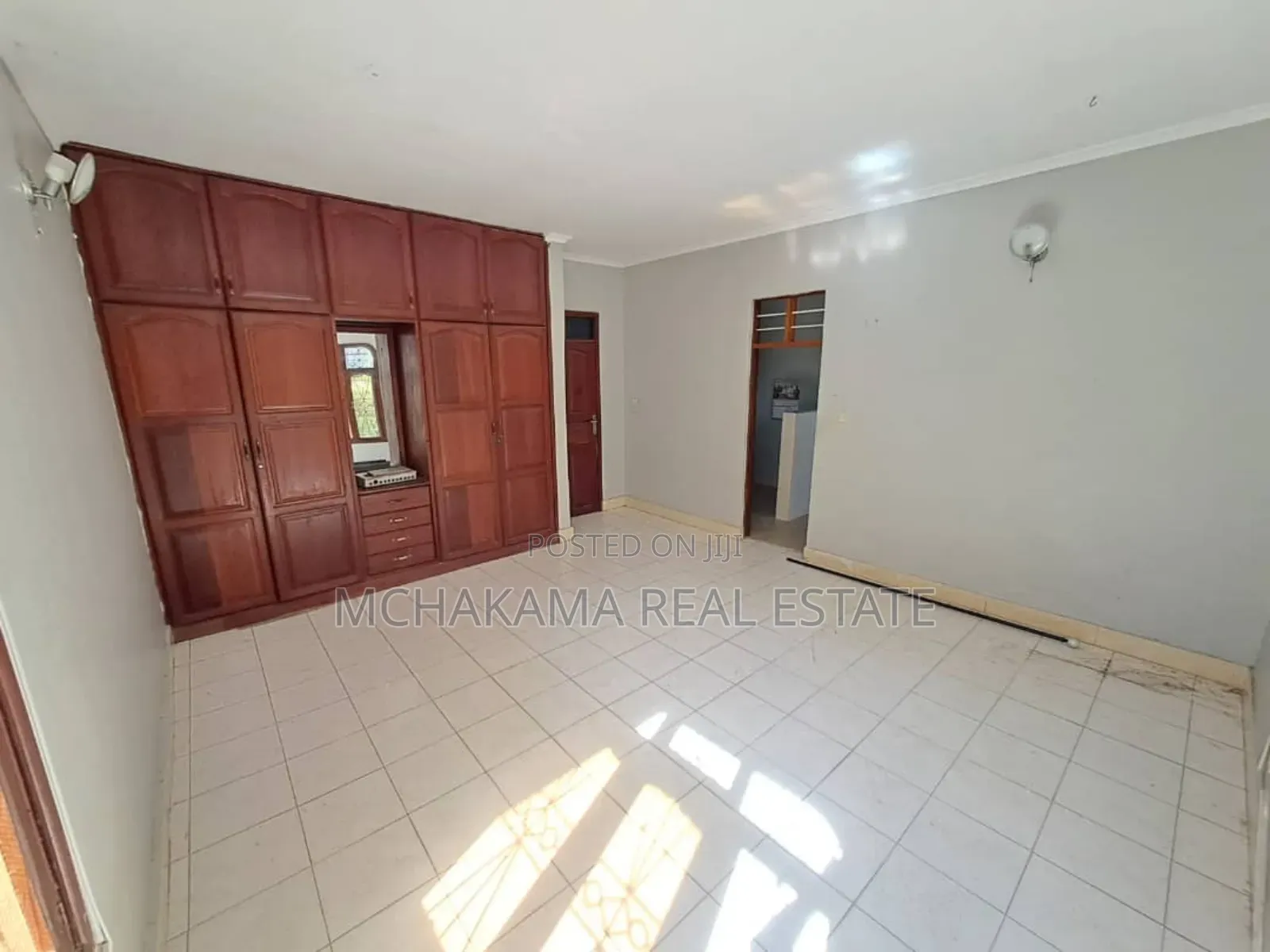 4bdrm Block of Flats in Yusuph Mchakama, Mbezi Beach for sale in Mbezi Beach