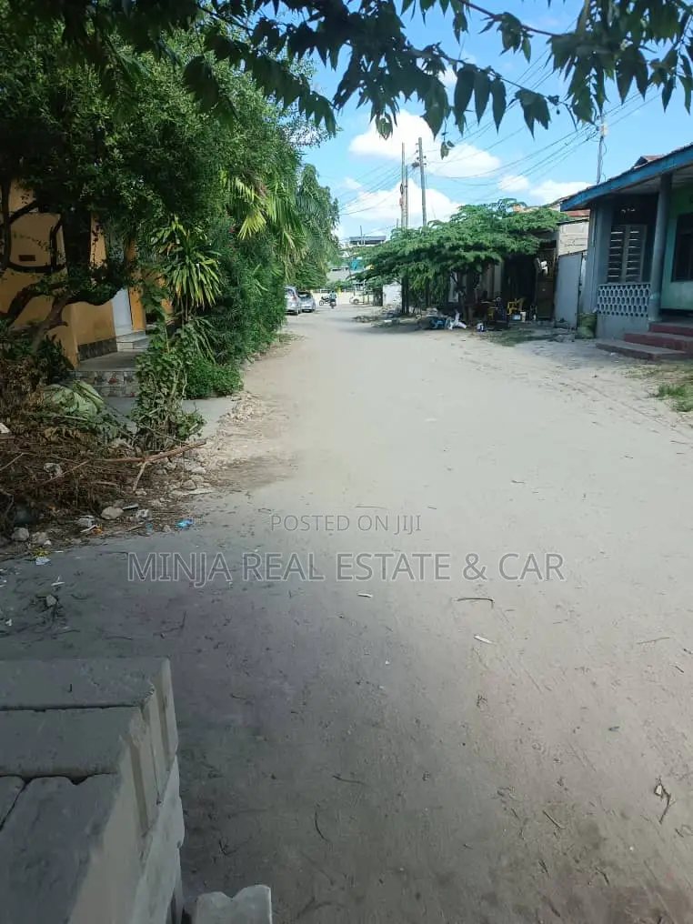Kiwanja Kinauzwa Kinondoni Kanas La Pinda in Kinondoni