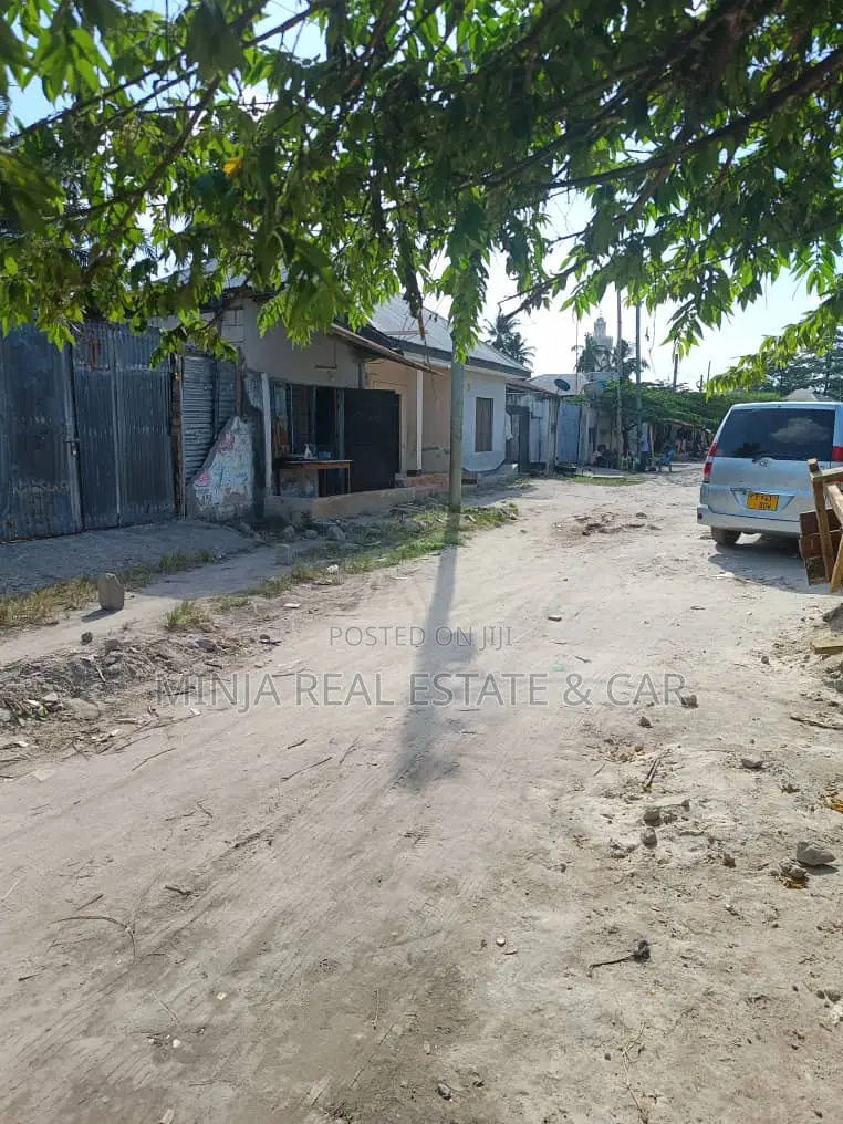 Kiwanja Kinauzwa Kinondoni Kanas La Pinda in Kinondoni