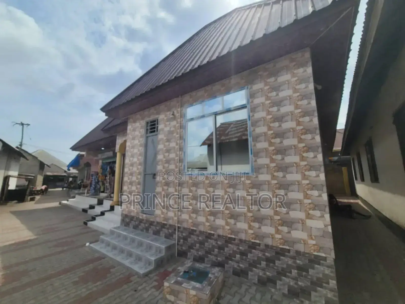 8bdrm Apartment in Mbagala Chamazi, Temeke for sale in Temeke