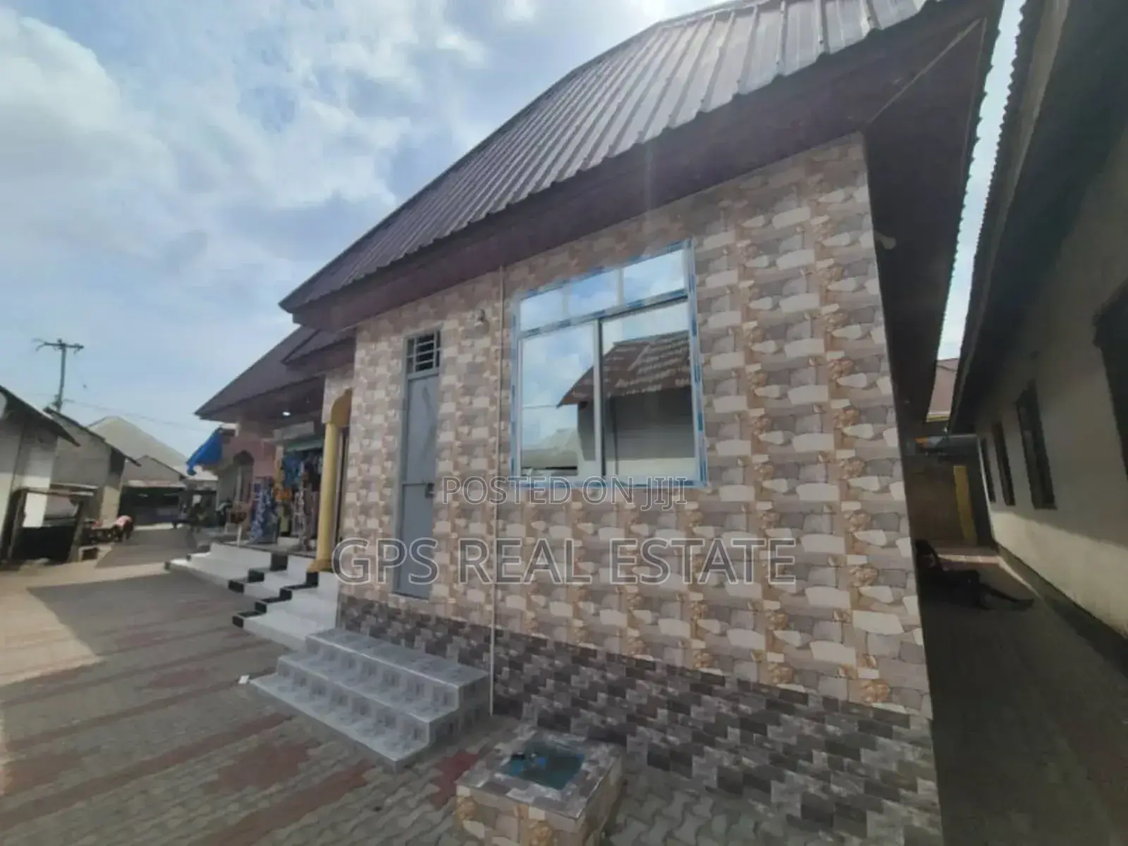 8bdrm Apartment in Mbagala Chamazi, Temeke for sale in Temeke