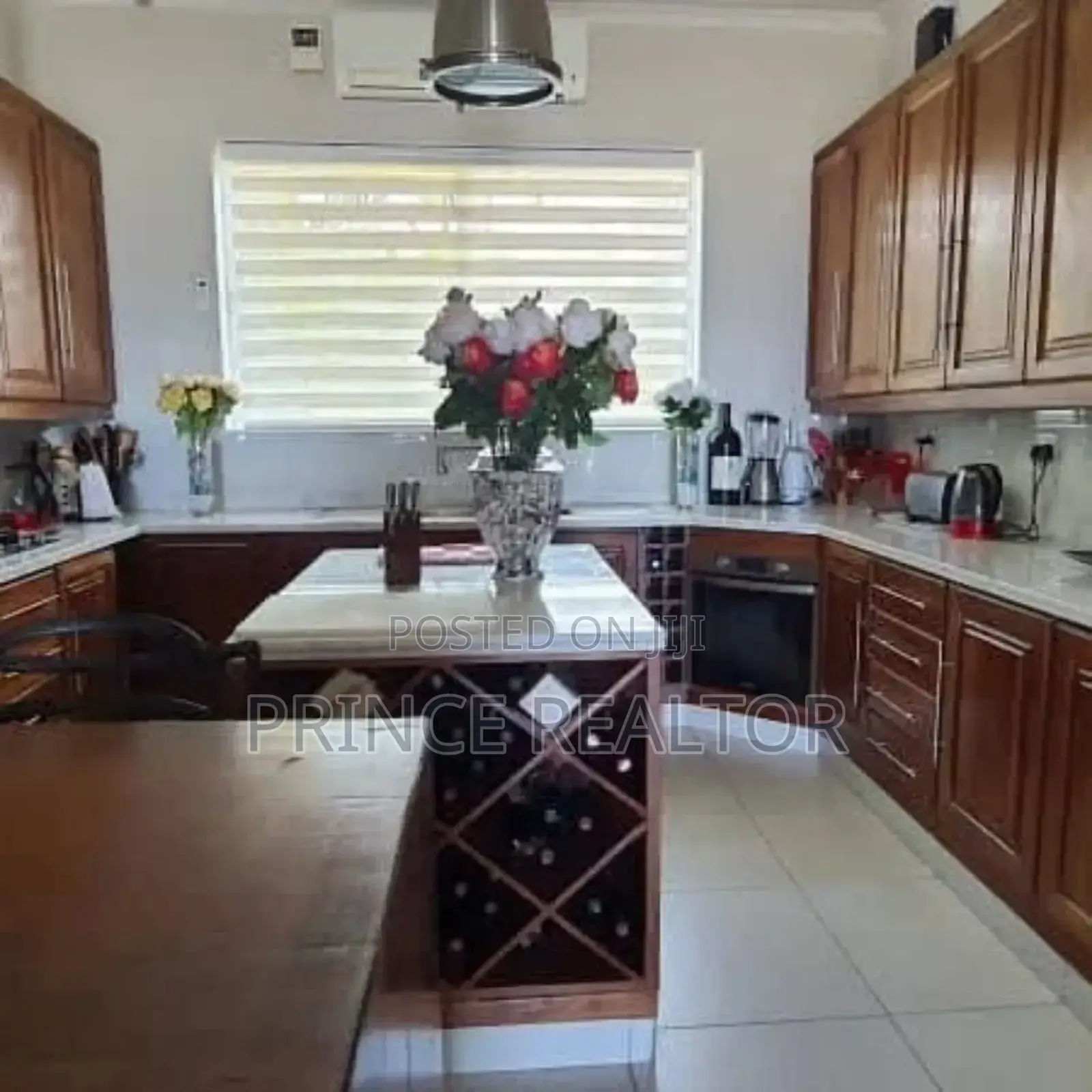 Furnished 5bdrm Maisonette in Bahari Beach, Kinondoni for sale in Kinondoni