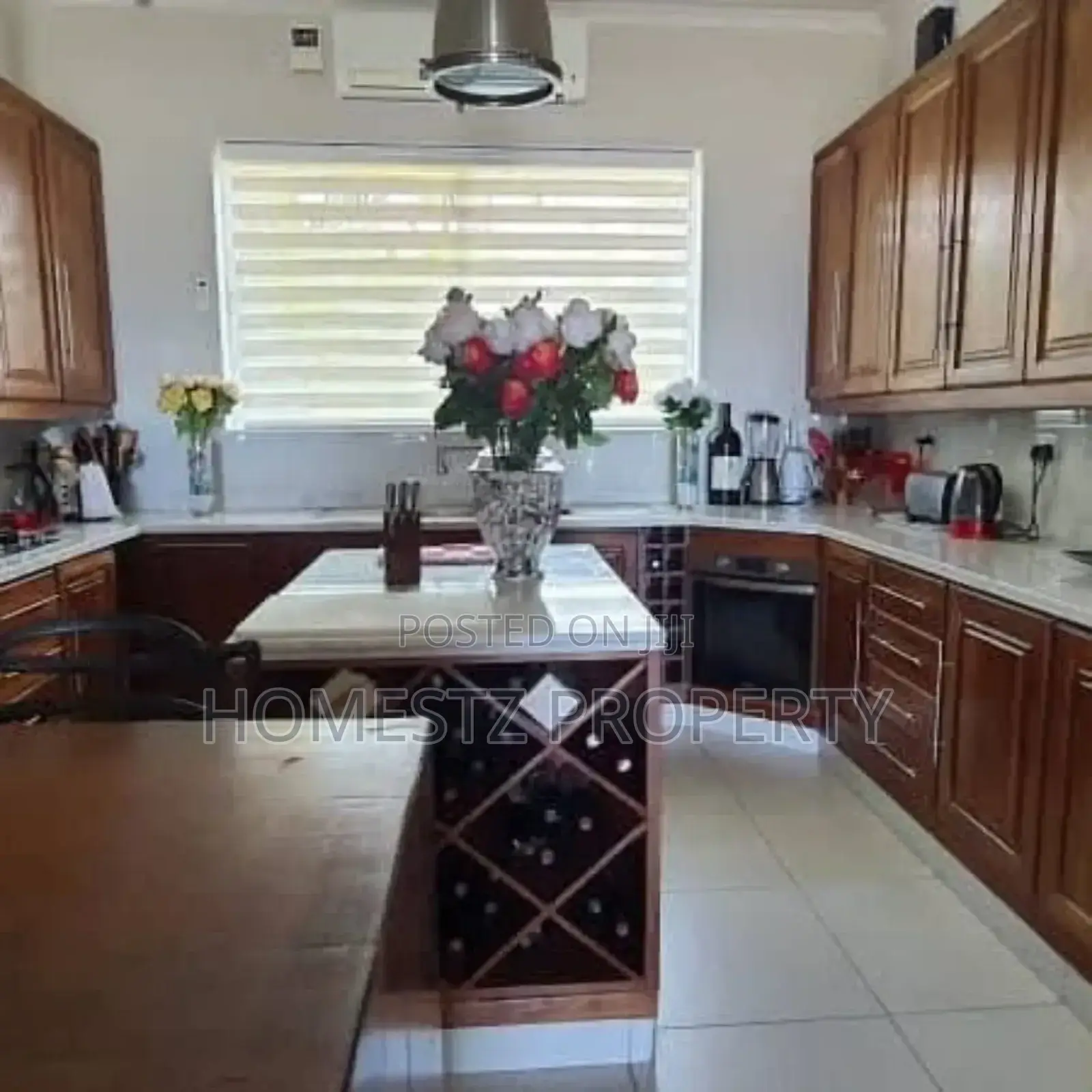 Furnished 5bdrm Maisonette in Bahari Beach, Kinondoni for sale in Kinondoni