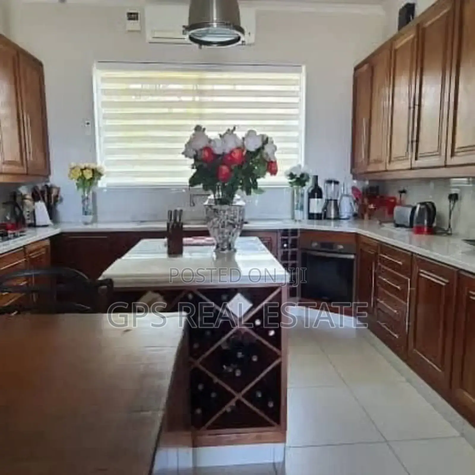 Furnished 5bdrm Maisonette in Bahari Beach, Kinondoni for sale in Kinondoni
