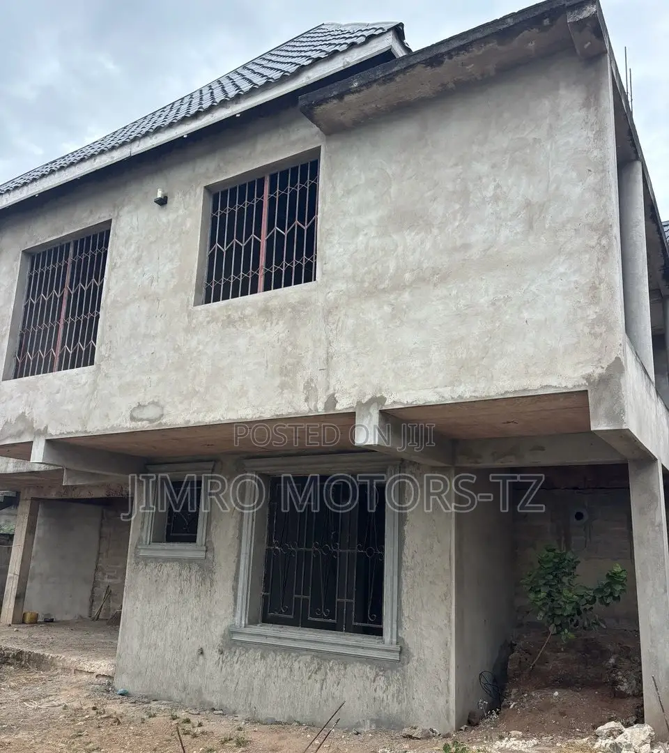 Nyumba Inauzwa 280m Ipo Goba Nji 4 Ipo Barabarani in Goba
