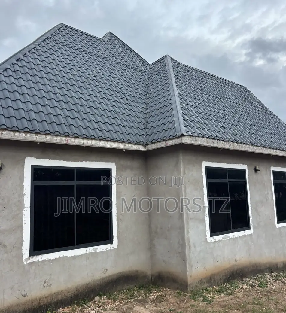 Nyumba Inauzwa 280m Ipo Goba Nji 4 Ipo Barabarani in Goba