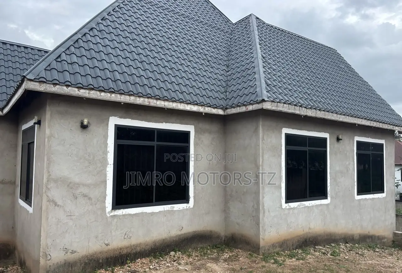 Nyumba Inauzwa 280m Ipo Goba Nji 4 Ipo Barabarani in Goba