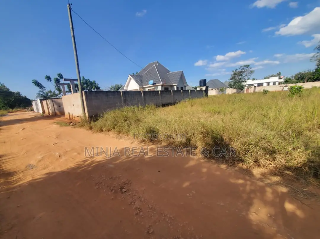 Kiwanja Kinauzwa Wazo Mashamba Ya Jeshi in Goba