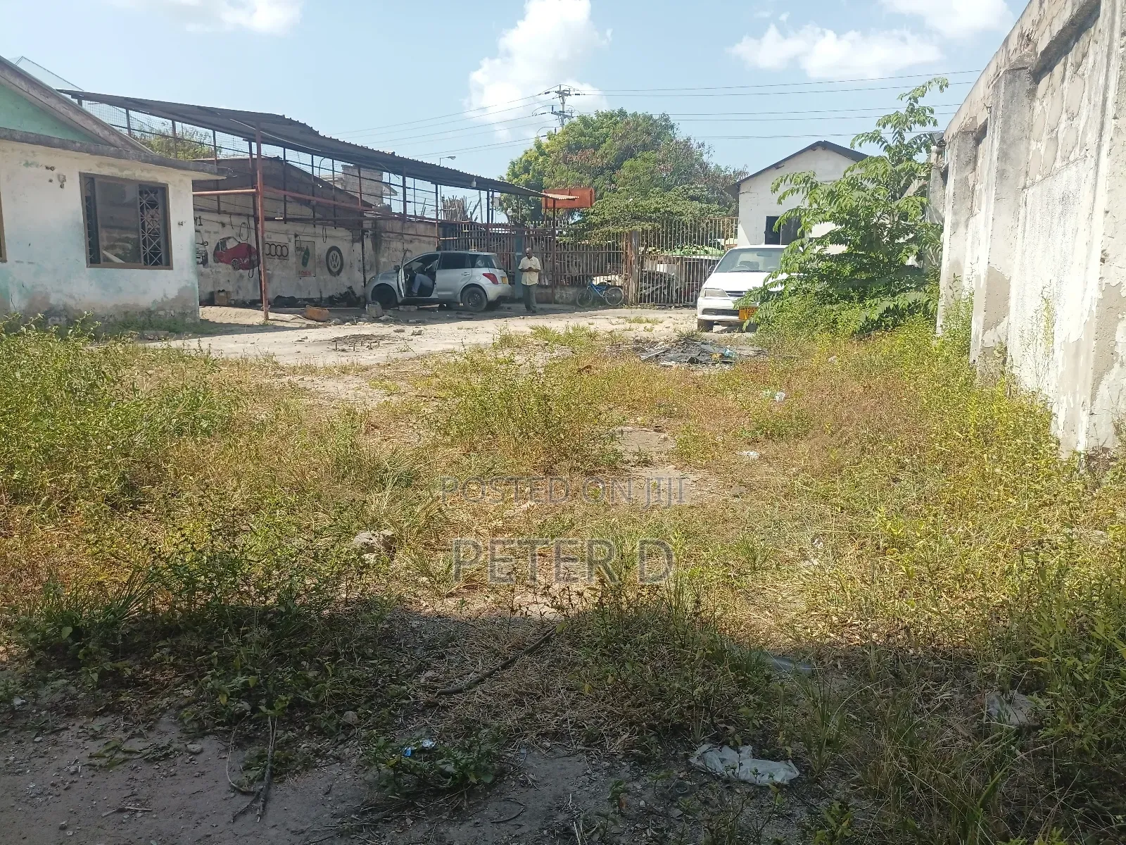 Kawawa Road Showroom, Garage Au Muwekezaji Wa Frem Linafaa in Kinondoni