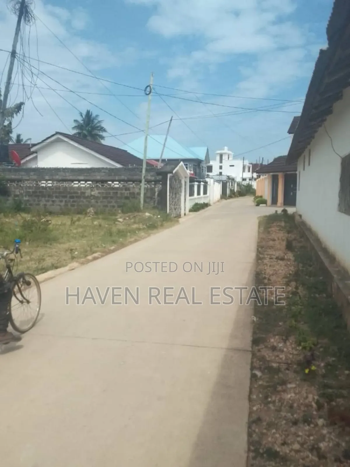 Kiwanja Kinauzwa Zanzibar Mbweni in Mjini Magharibi