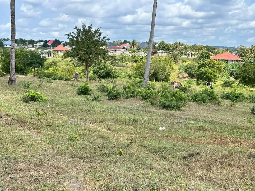 Kiwanja Kinauzwa Bei Nzuri Madale Mbopo in Goba