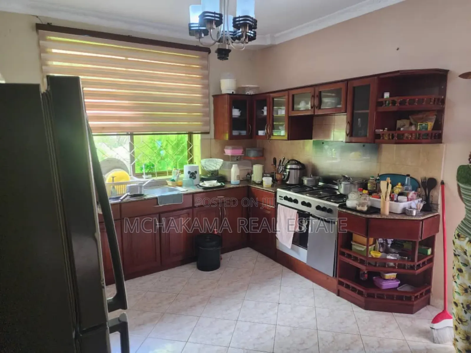 8bdrm Block of Flats in Yusuph Mchakama, Mbezi Beach for sale in Mbezi Beach