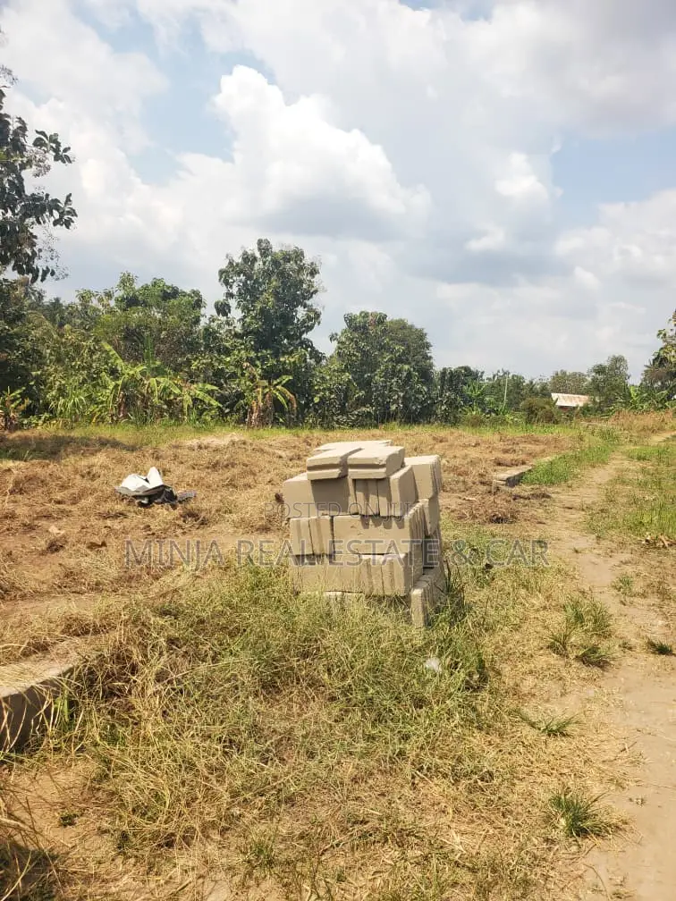 Kiwanja Kinauzwa Madale Mkoroshini in Goba
