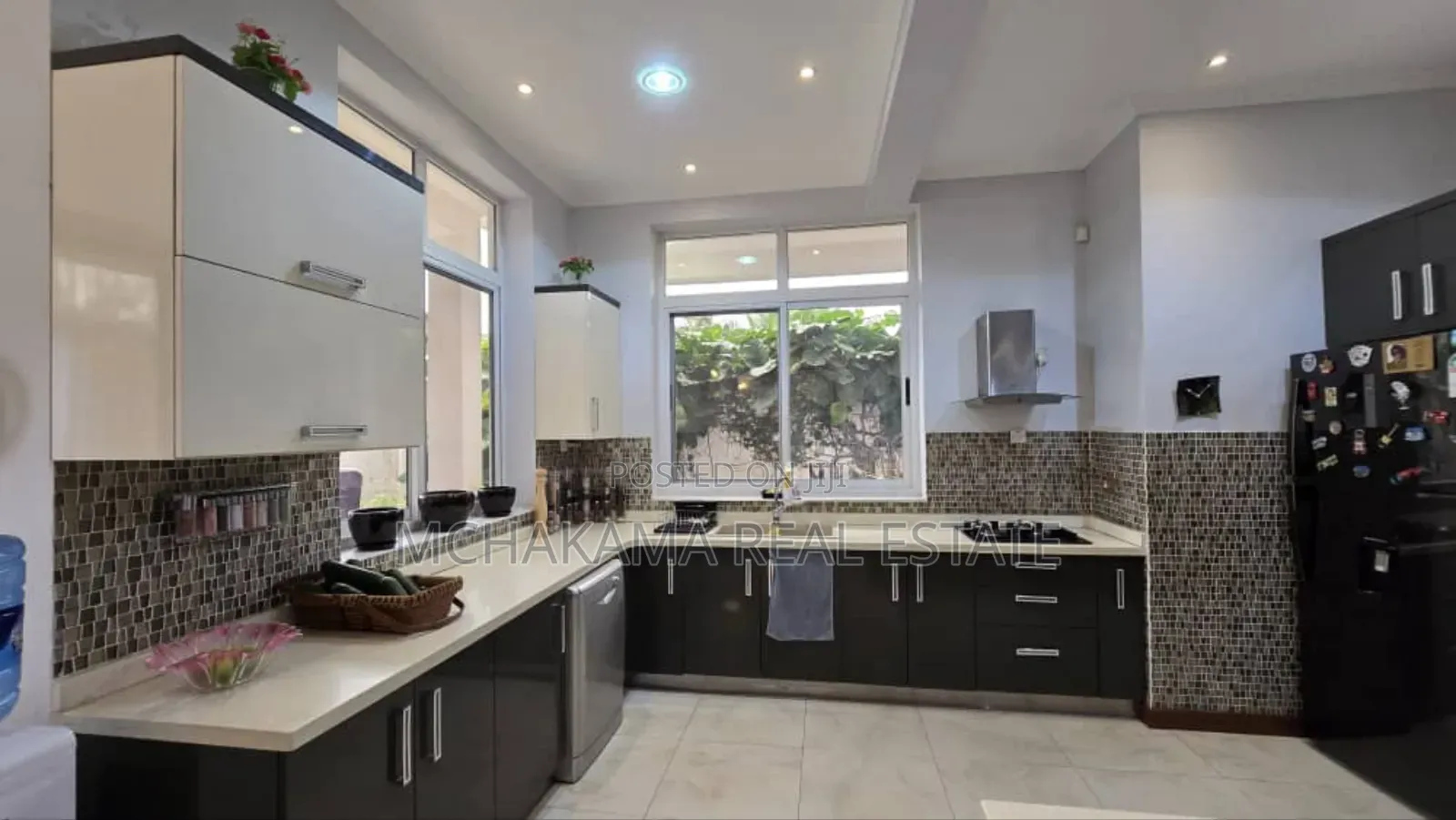 5bdrm Block of Flats in Mchakama, Mikocheni for sale in Mikocheni