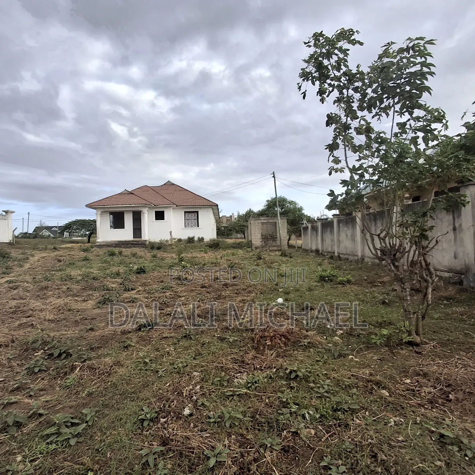 Kiwanja Kinauzwa Mbweni Mpiji in Mbweni
