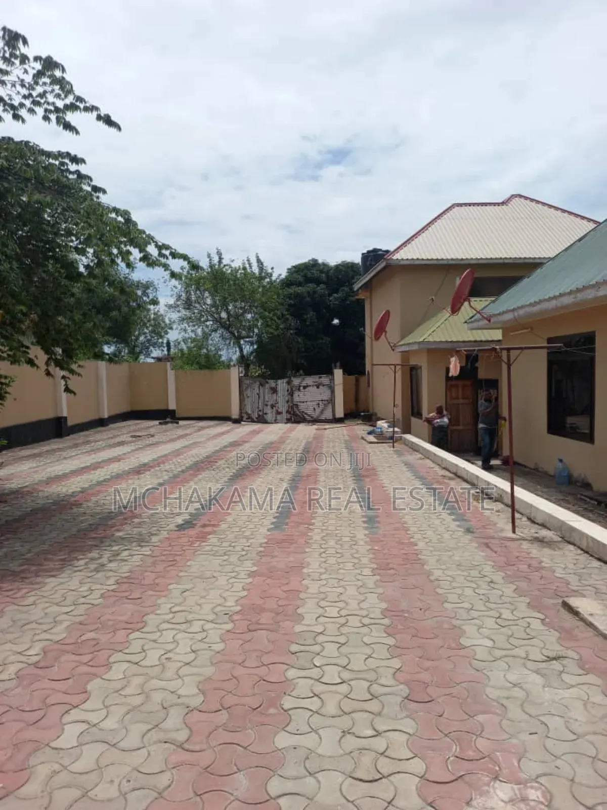 10bdrm House in Mchakama, Kunduchi for sale in Kunduchi
