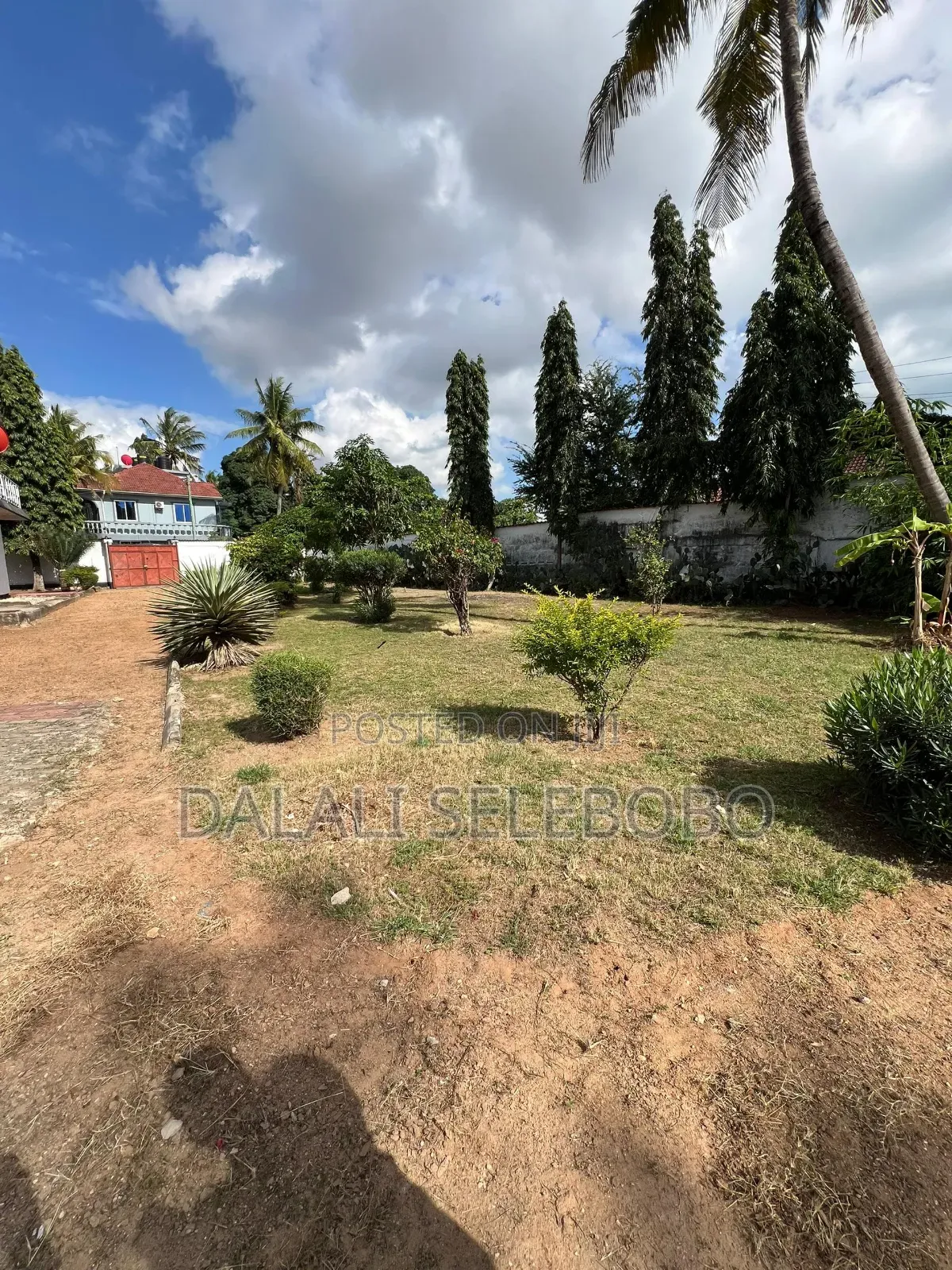 6bdrm Bungalow in Bahari Beach, Kinondoni for sale in Kinondoni