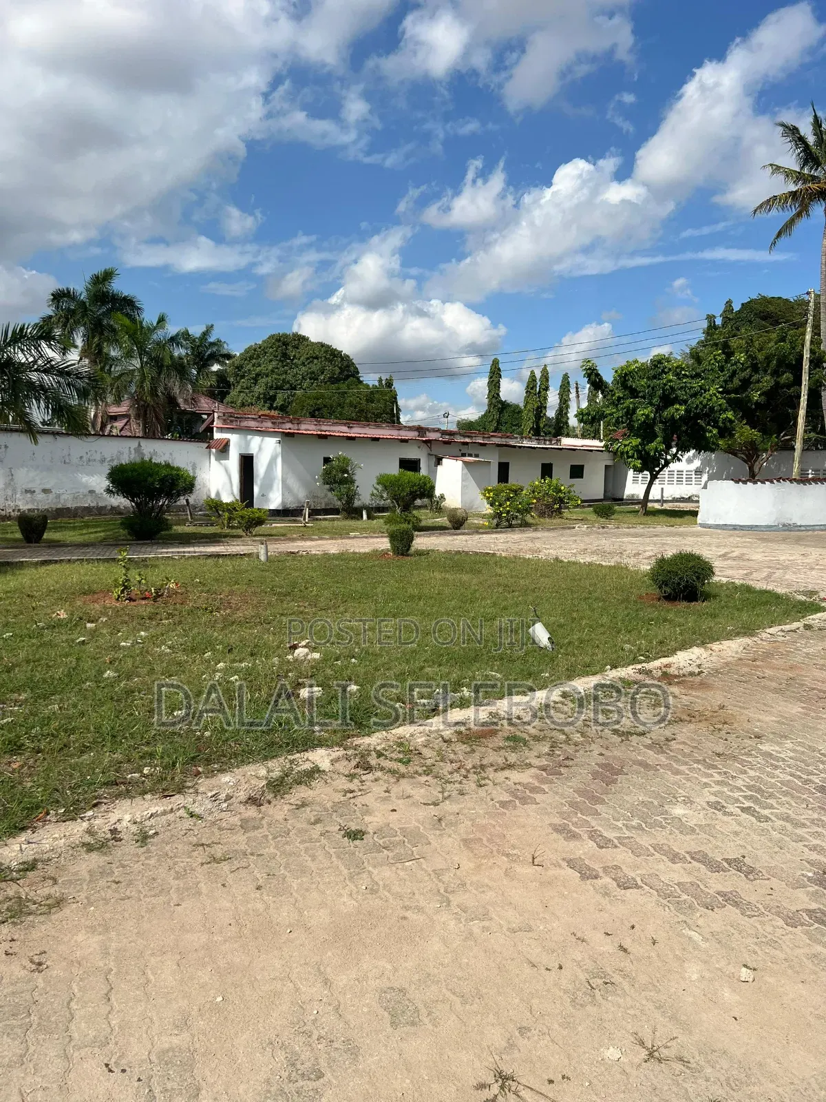 6bdrm Bungalow in Bahari Beach, Kinondoni for sale in Kinondoni