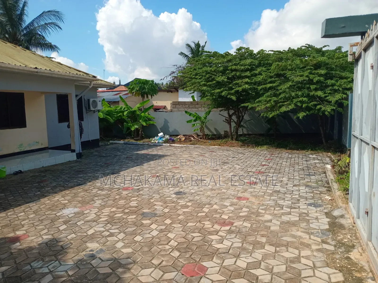 3bdrm House in Mchakama, Mbezi Beach for sale in Mbezi Beach
