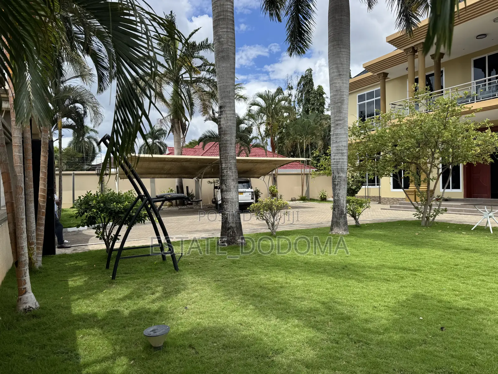 Furnished 8bdrm House in Mbezi Beach for sale in Mbezi Beach