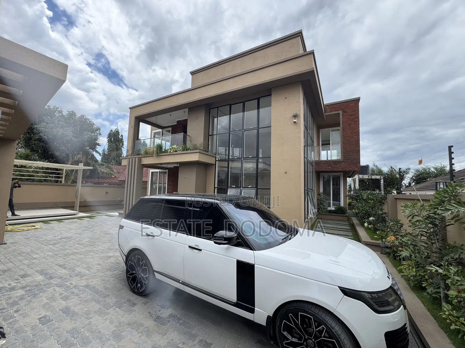 5bdrm Mansion in Mbezi Beach for sale in Mbezi Beach