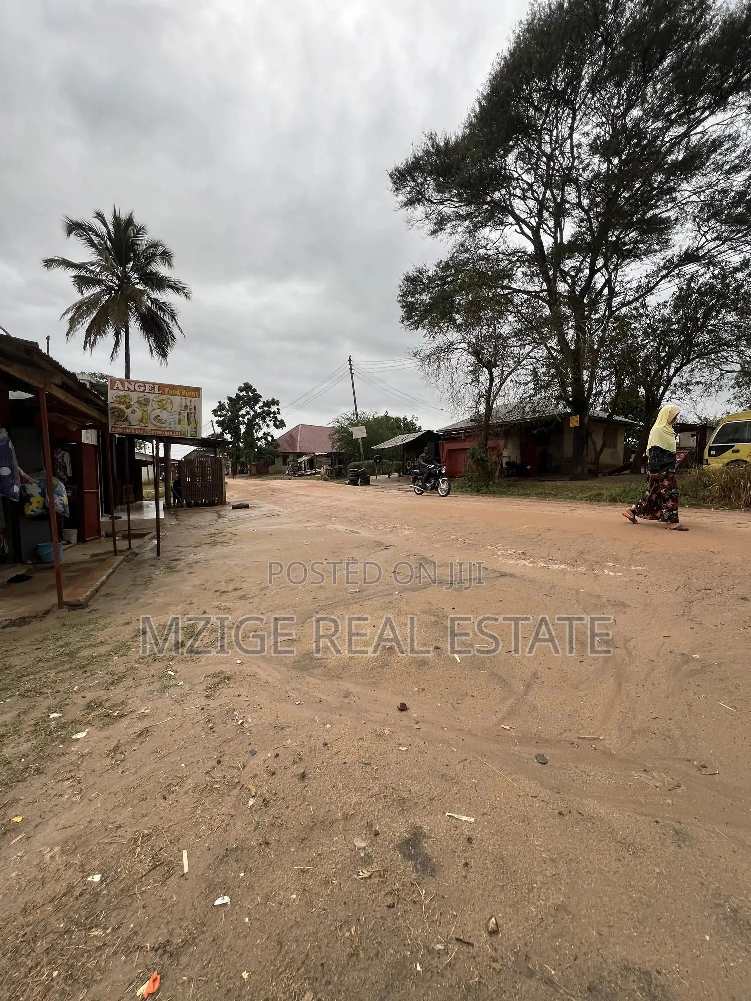 Plot Ya Ekari 4 Inauzwa Kiluvya Kwa Komba in Kiluvya