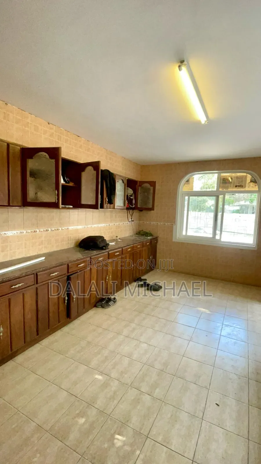 Stand Alone Office for Rent in Oyster Bay