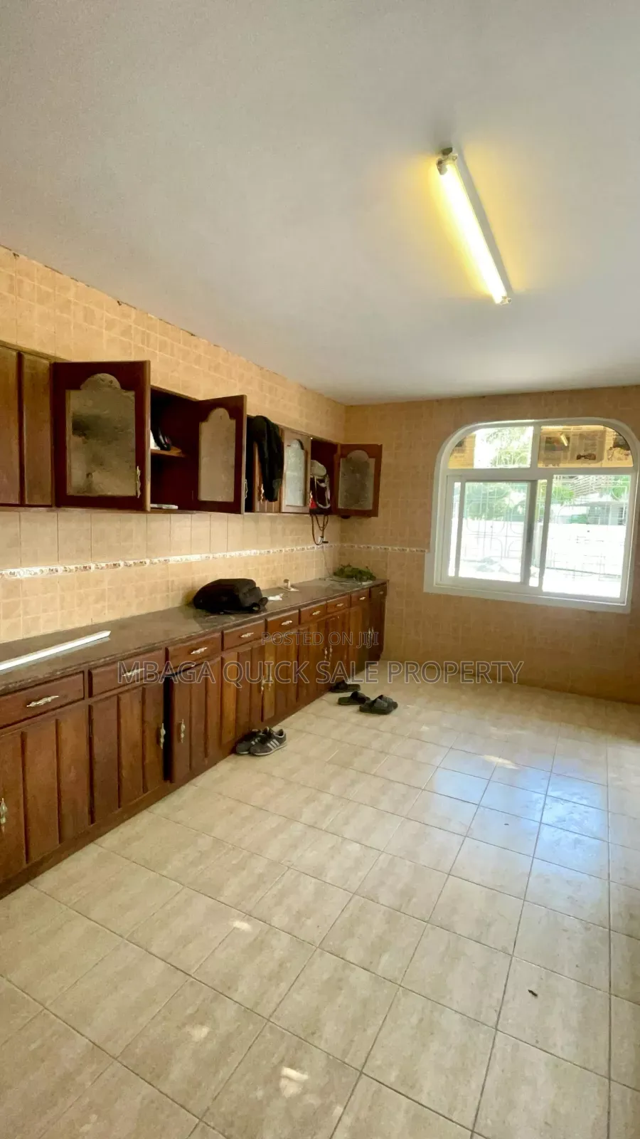 15bdrm House in Oyster Bay for rent in Oyster Bay