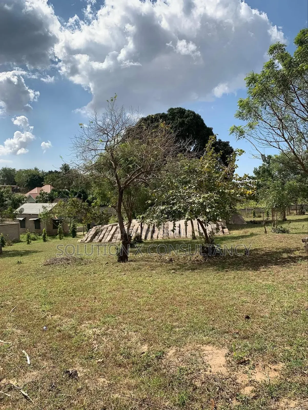 Kiwanja Kinauzwa Madale Mkoroshini in Kunduchi