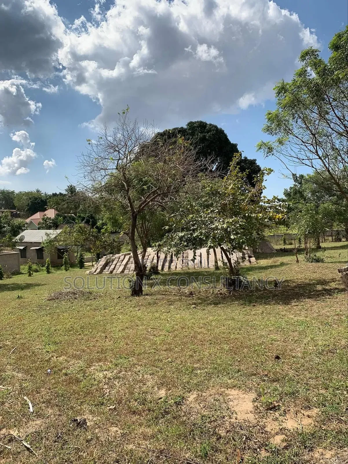 Kiwanja Kinauzwa Madale Mkoroshini in Kunduchi
