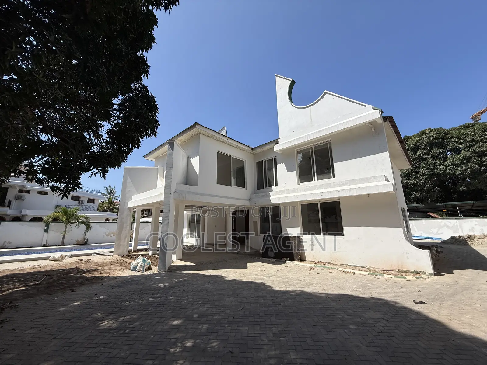 5bdrm Bungalow in Coolest Estate, Oyster Bay for rent in Oyster Bay