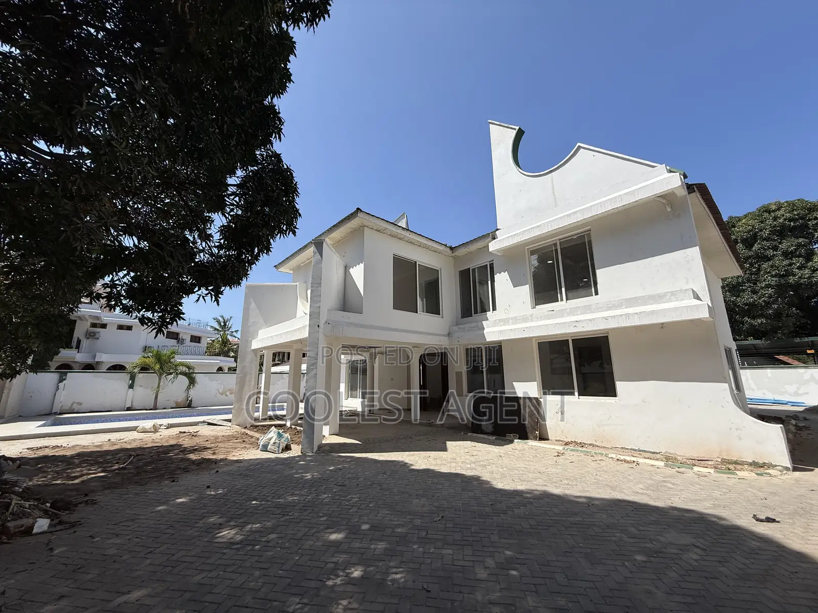 5bdrm Bungalow in Coolest Estate, Oyster Bay for rent in Oyster Bay