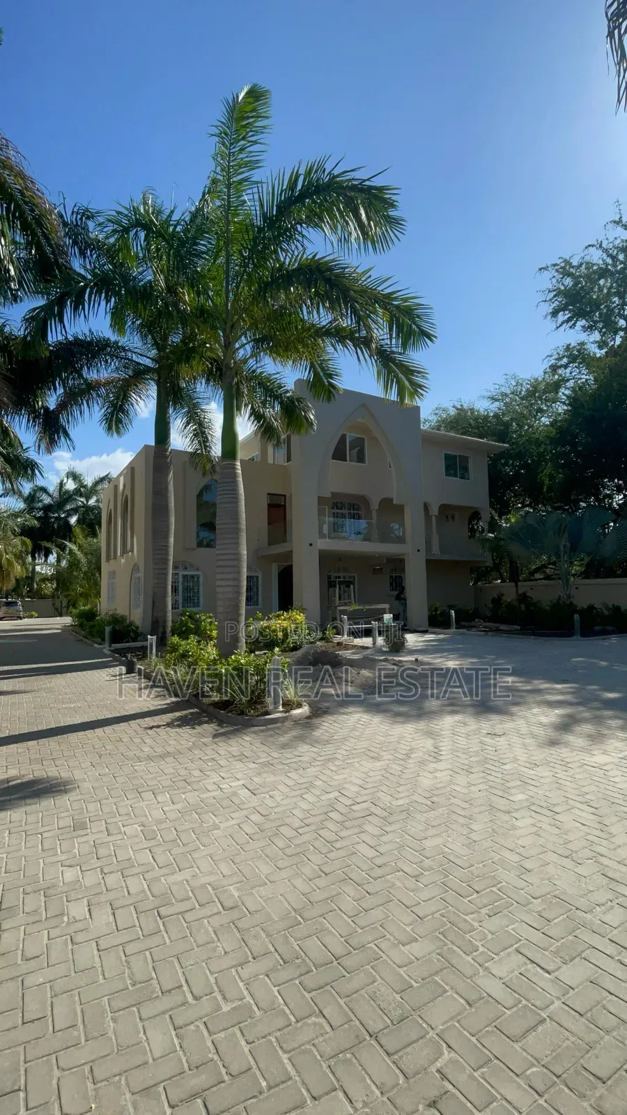 15bdrm House in Oyster Bay for rent in Oyster Bay