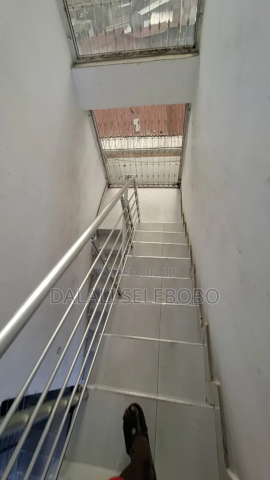 Private Office Flow 1 With Frame in Mwananyamala