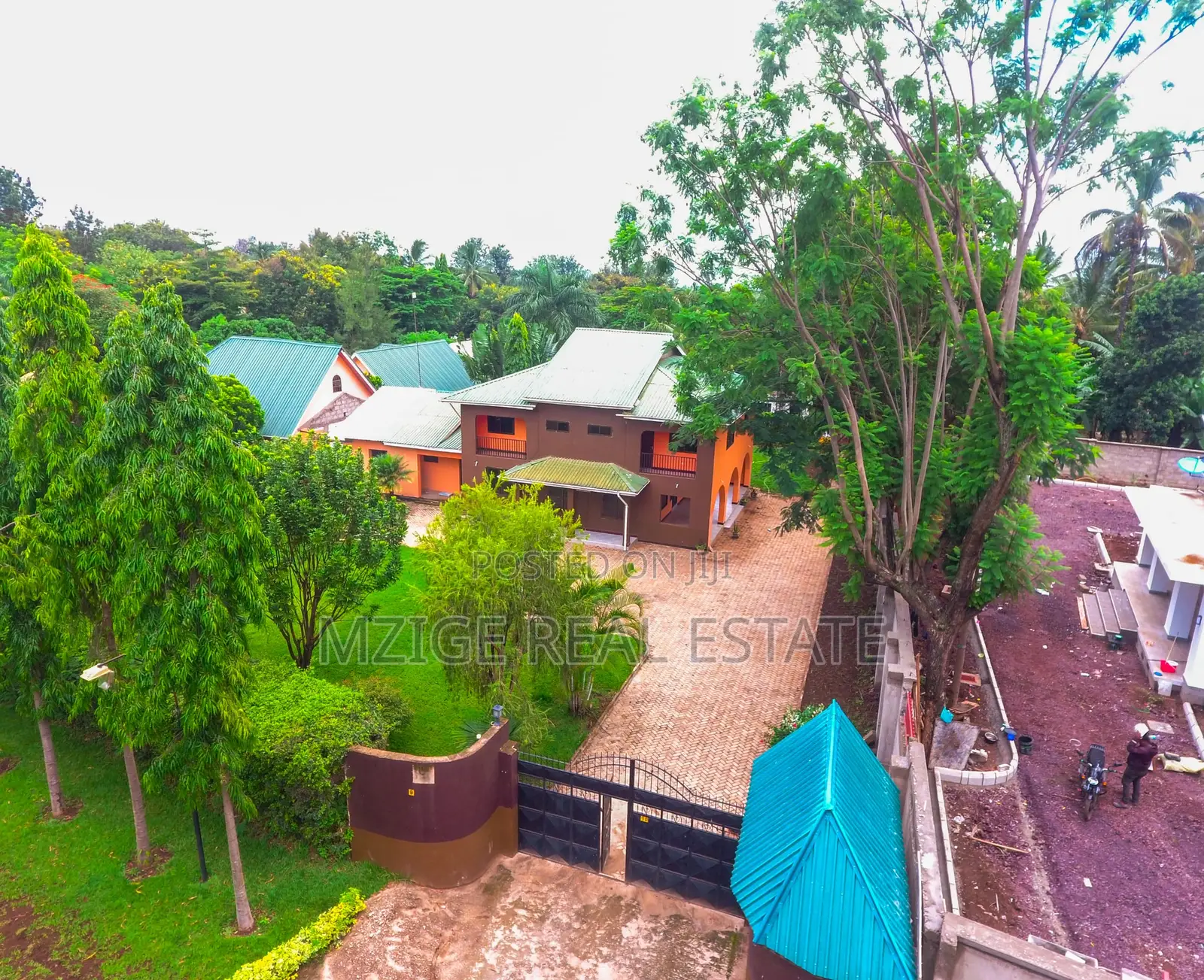 6bdrm Bungalow in For Sale: Stunning for sale in Moshi Urban