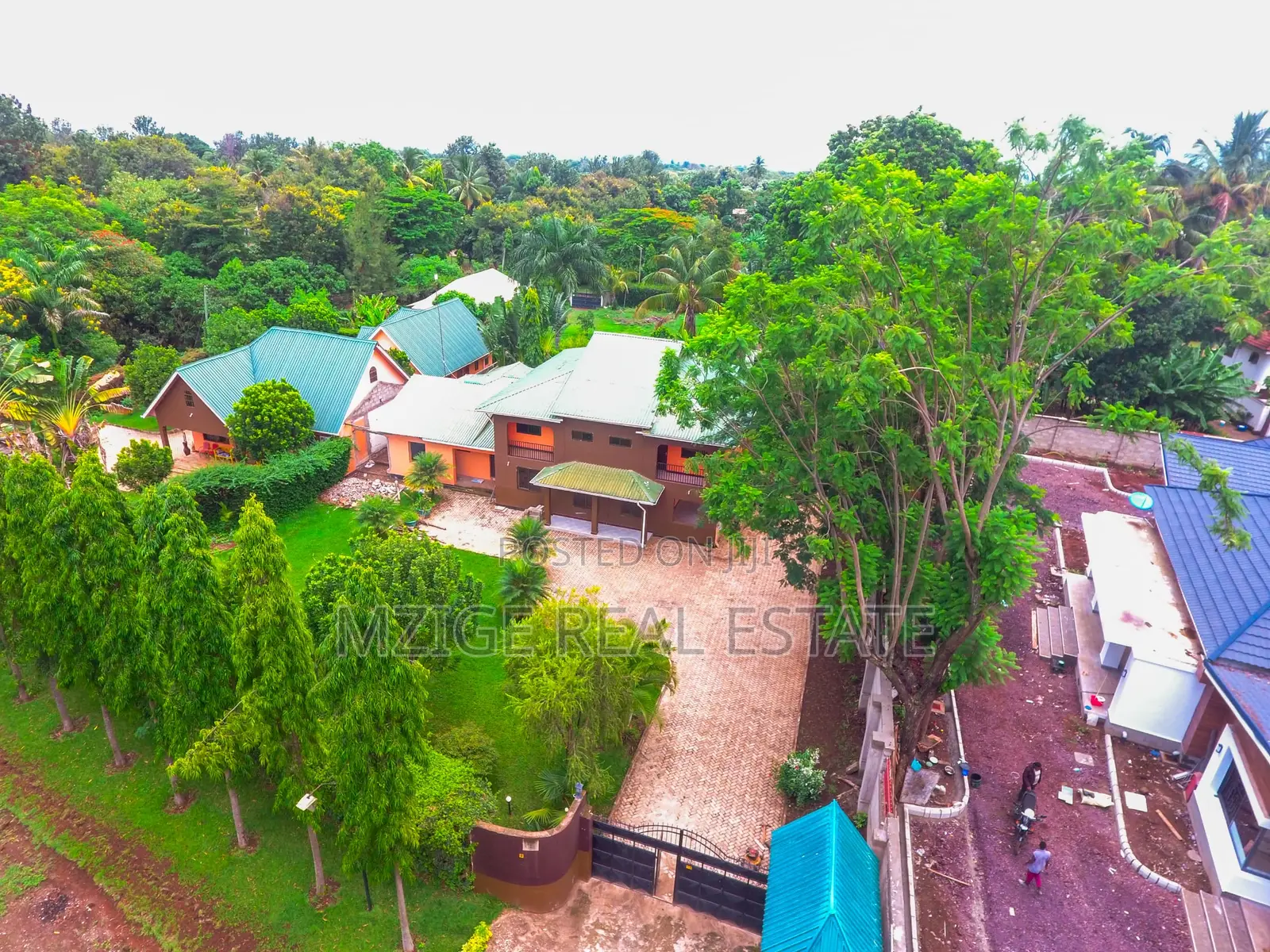 6bdrm Bungalow in For Sale: Stunning for sale in Moshi Urban