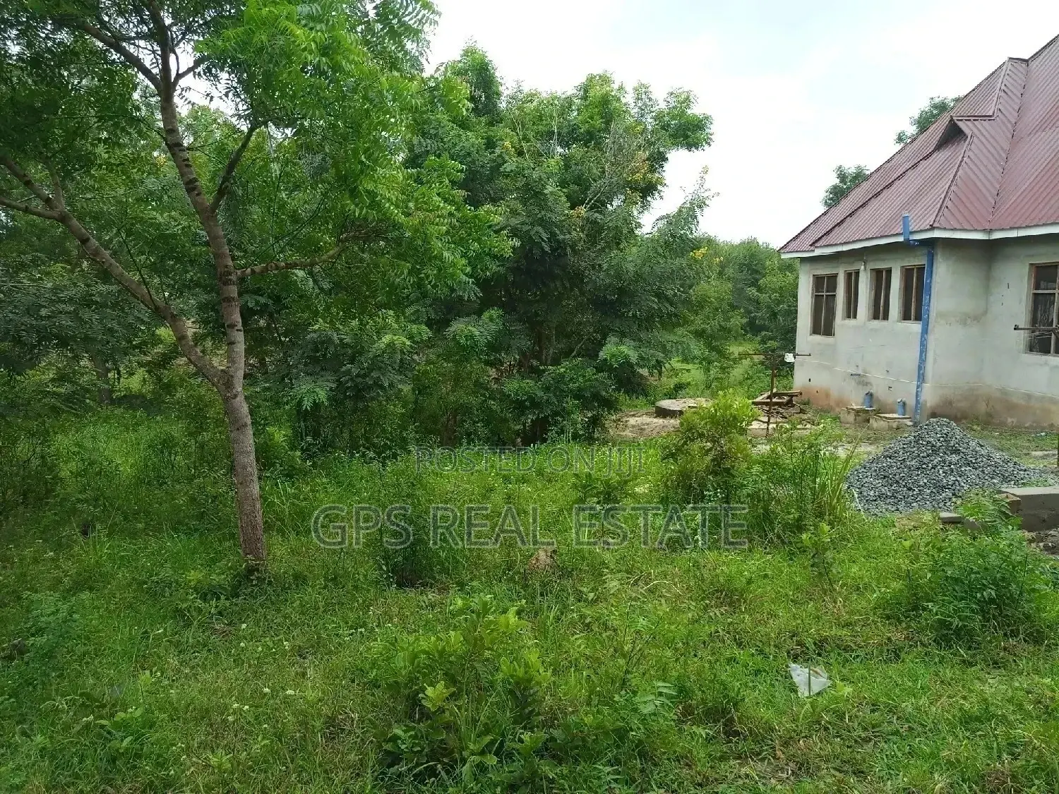 Kiwanja Kiwanja Kinauzwa in Kigamboni